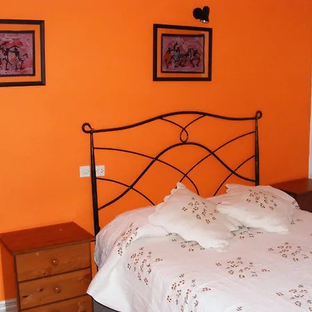 Avenida Arenas de San Pedro