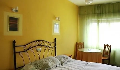 Avenida בית הארחה *